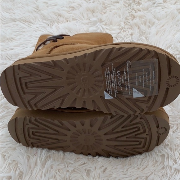 Authentic UGG Constantine chestnut Boots - Picture 7 of 8